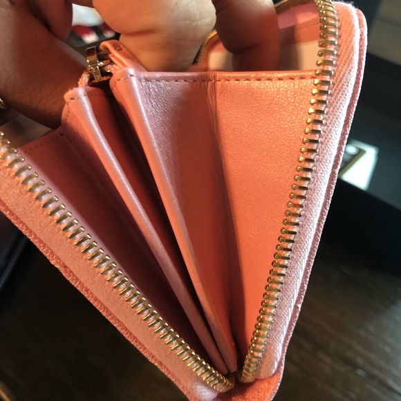 🦄 CHANEL 19s iridescent PINK LARGE ZIP WALLET🦄 - Picture 6 of 8